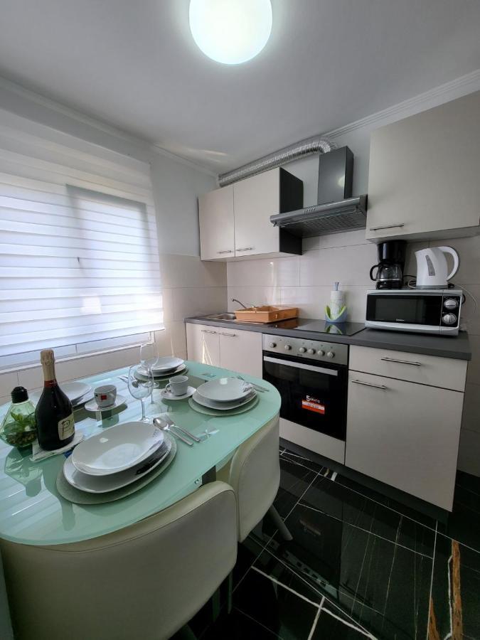 Apartman Dora With Sea View And Terrace Umag Kültér fotó