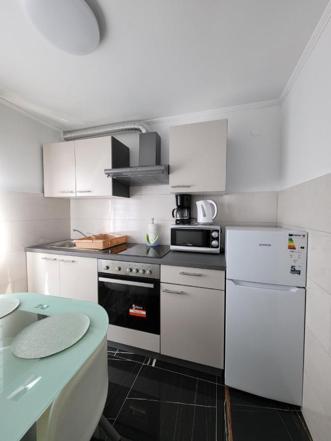 Apartman Dora With Sea View And Terrace Umag Kültér fotó