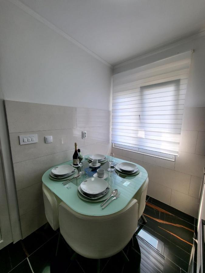 Apartman Dora With Sea View And Terrace Umag Kültér fotó