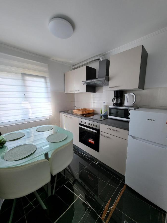 Apartman Dora With Sea View And Terrace Umag Kültér fotó