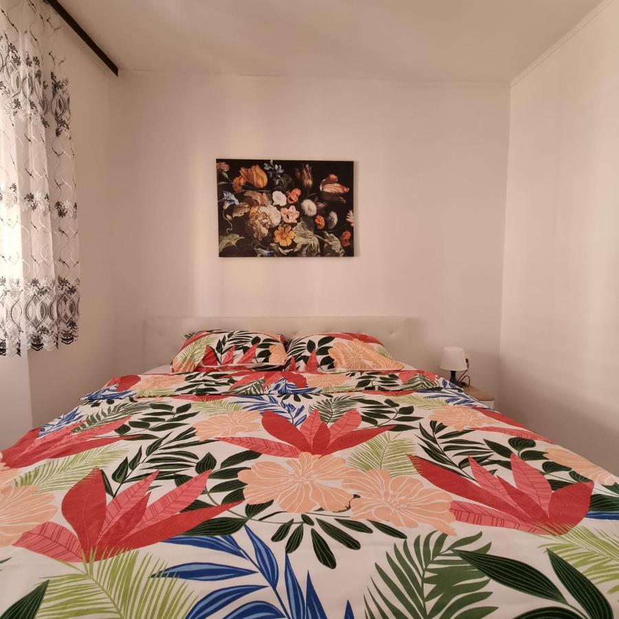 Apartman Dora With Sea View And Terrace Umag Kültér fotó