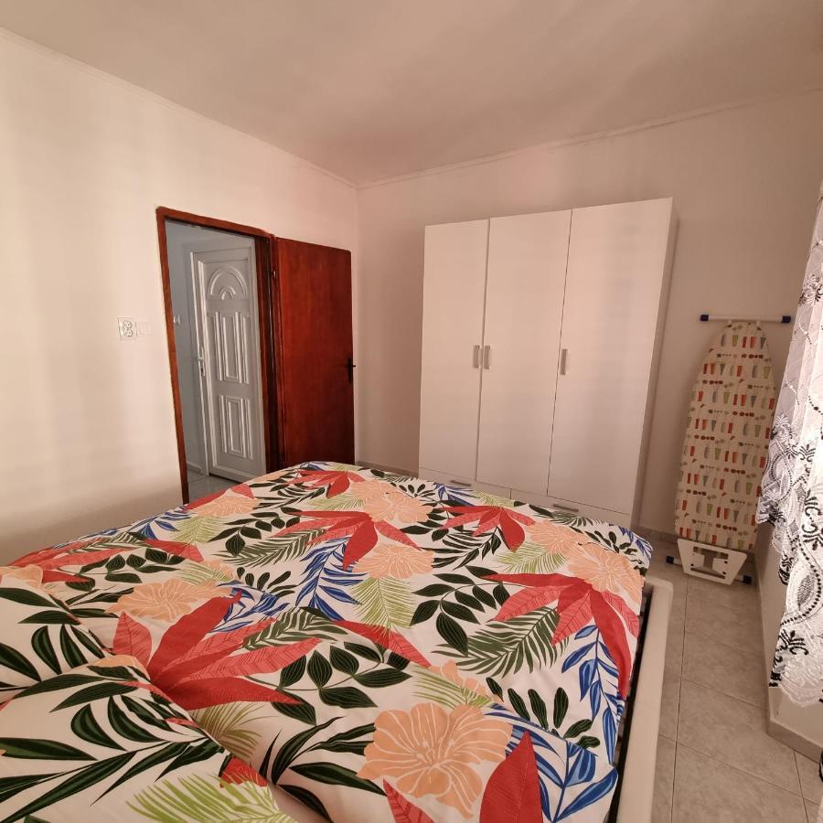 Apartman Dora With Sea View And Terrace Umag Kültér fotó