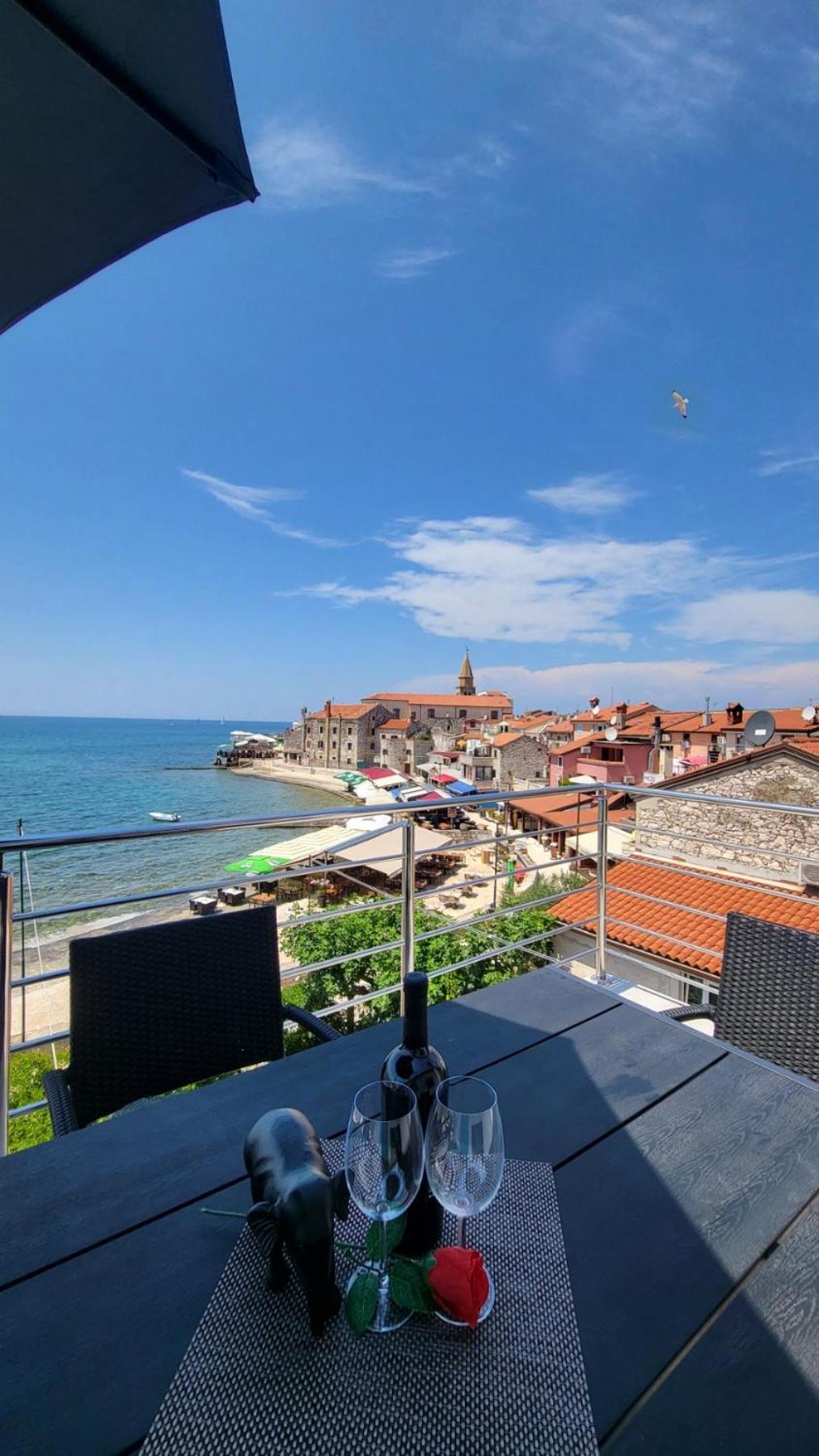 Apartman Dora With Sea View And Terrace Umag Kültér fotó