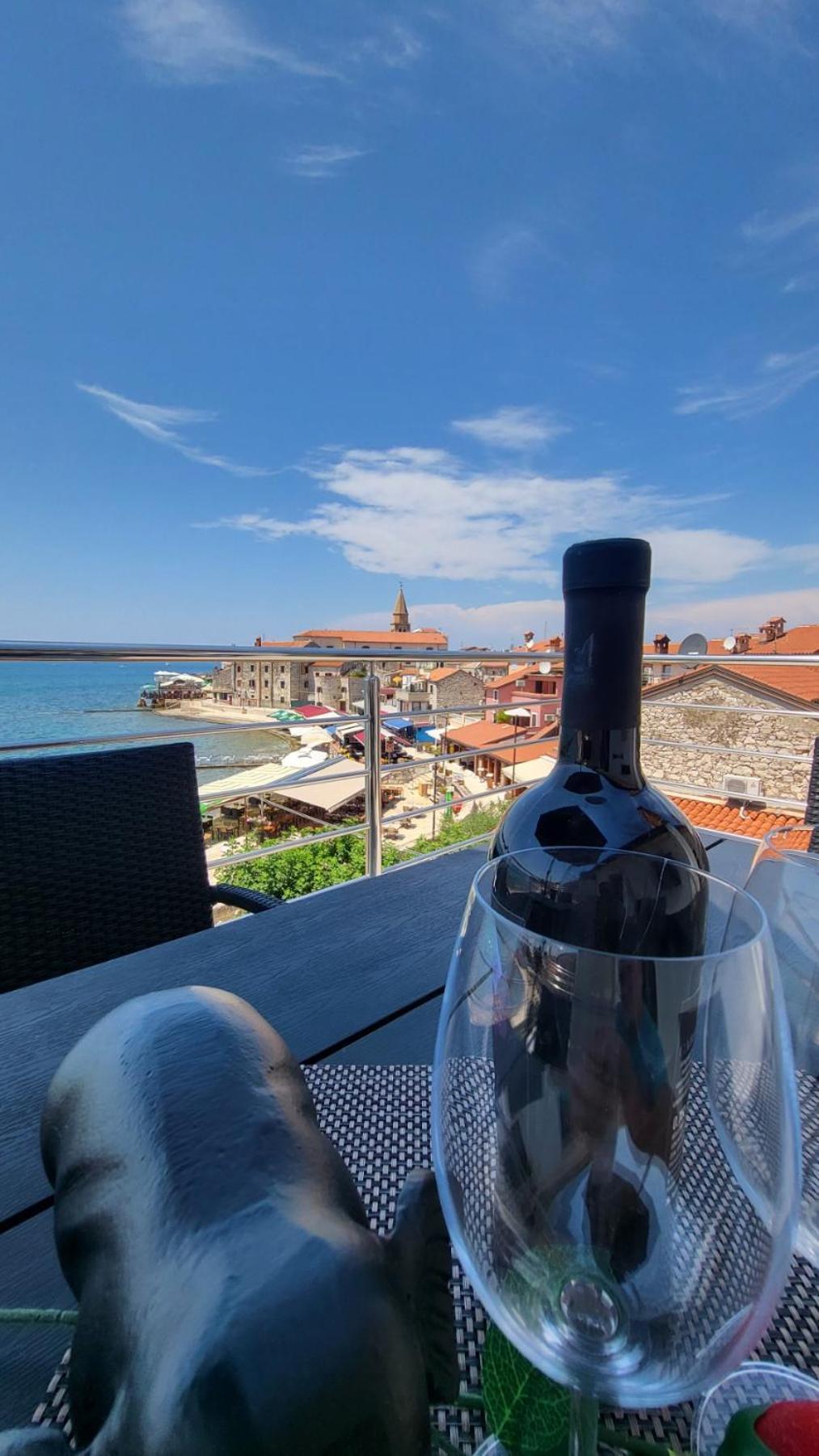 Apartman Dora With Sea View And Terrace Umag Kültér fotó