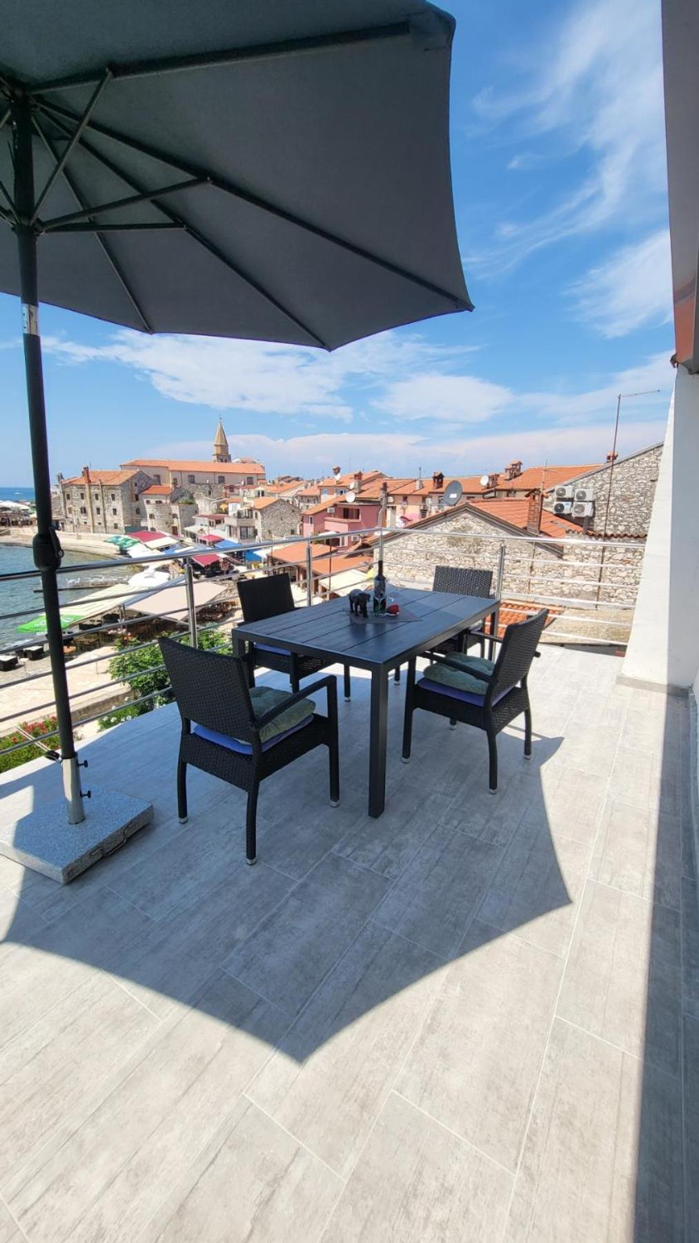 Apartman Dora With Sea View And Terrace Umag Kültér fotó
