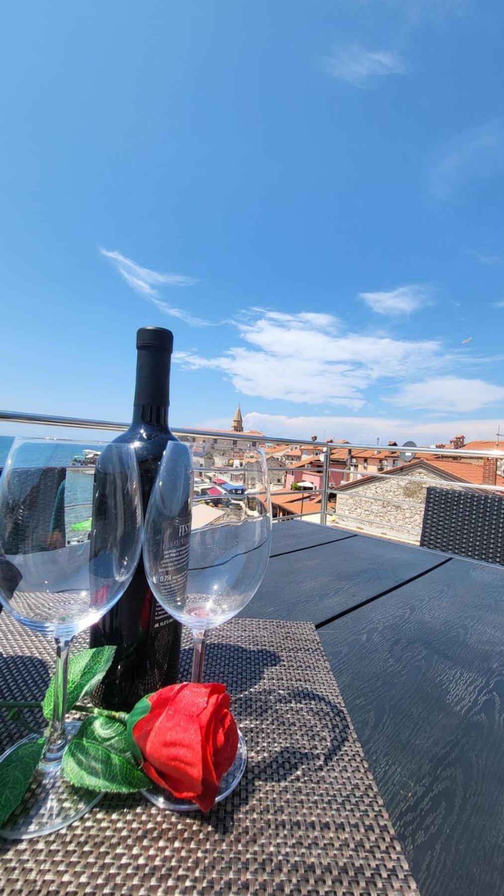 Apartman Dora With Sea View And Terrace Umag Kültér fotó